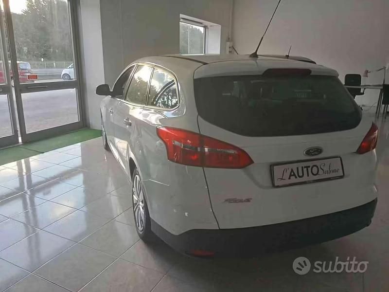 Begagnad Ford Focus 120 HK (88 kW) 2015 Vit Kombi
