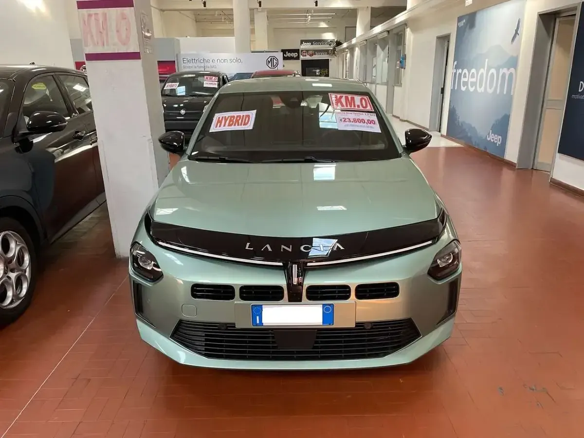 Usata Lancia Ypsilon 101 CV (74 kW) 2024 Verde Utilitaria