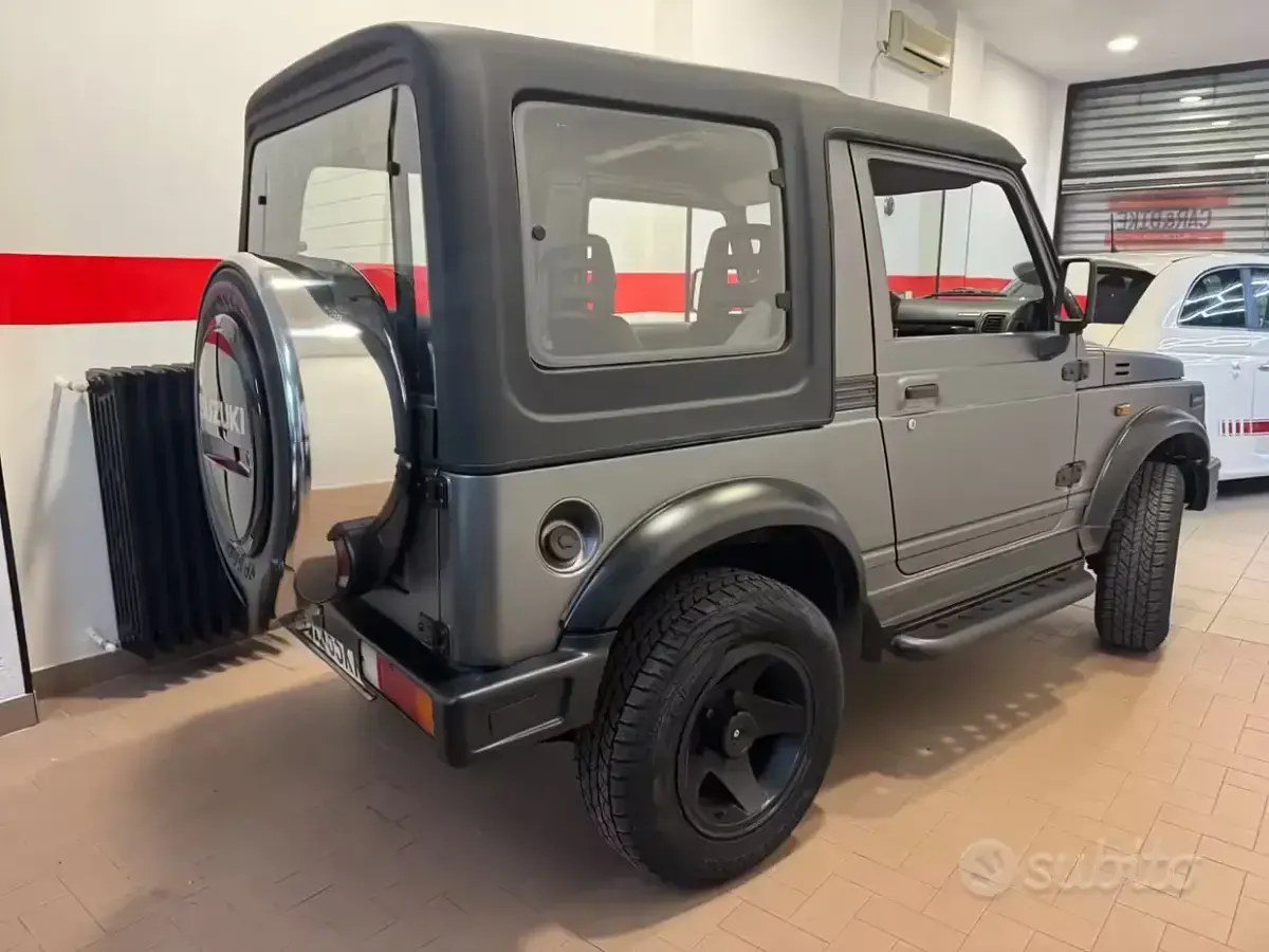 Begagnad Suzuki Samurai 69 HK (50 kW) 1993 Grå SUV