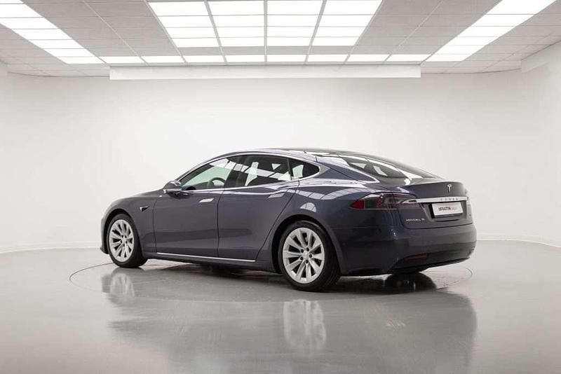 Usata Tesla Model S 503 kW (685 CV) 2018 Argento Utilitaria