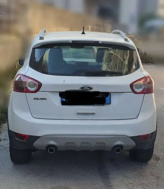Usata Ford Kuga 140 CV (102 kW) 2012 Bianco SUV