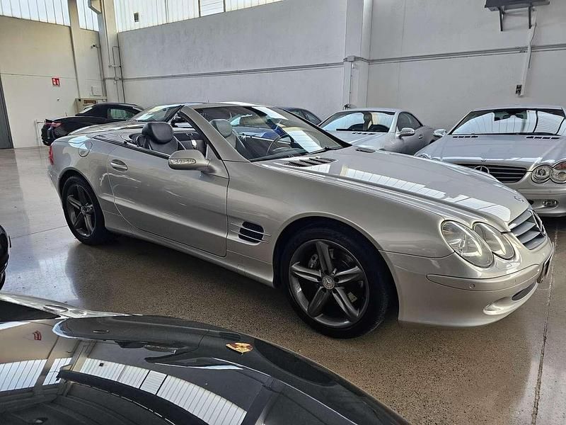 Usata Mercedes SL500 306 CV (225 kW) 2001 Argento Cabrio