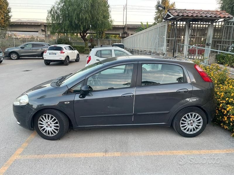 Usata 2010 Fiat Grande Punto Due volumi | 1200 € (Super prezzo) - Immagine 1/4
