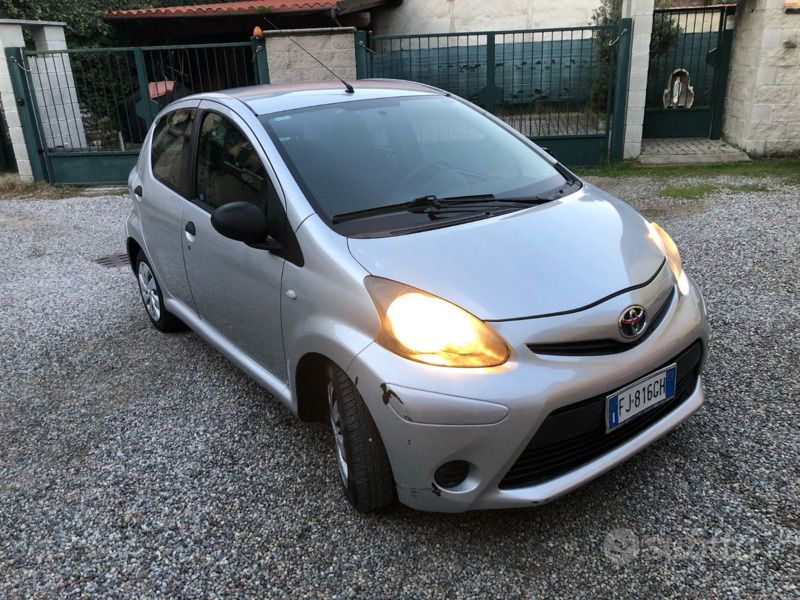 Usata 2014 Toyota Aygo Connect Style Due volumi | 3990 € (Ottimo prezzo) - Immagine 1/4