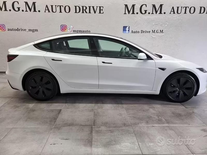 Usata Tesla Model 3 RWD 208 kW (283 CV) 2024 Bianco Berlina
