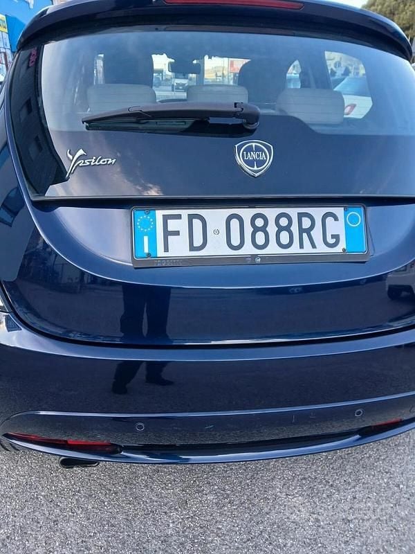 Usata Lancia Ypsilon Gold 69 CV (50 kW) 2016 Blu Utilitaria