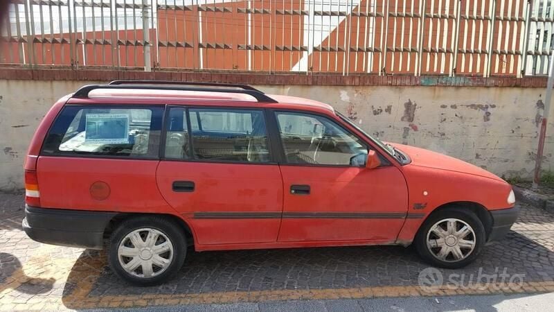 Usata Opel Astra 60 CV (44 kW) 1992 Rosso Station wagon