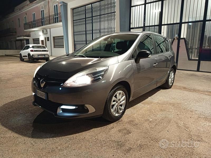 Usata Renault Scénic III XMOD 110 CV (80 kW) 2016 Grigio Monovolume