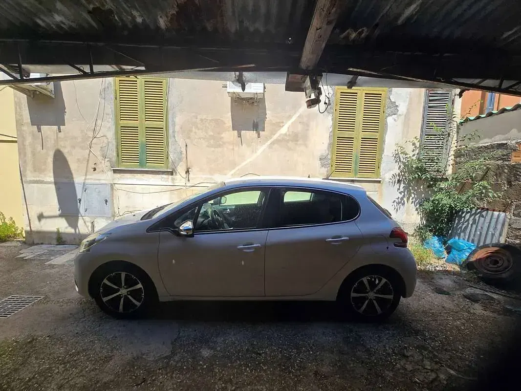 Usata Peugeot 208 Allure 83 CV (61 kW) 2018 Bianco Utilitaria