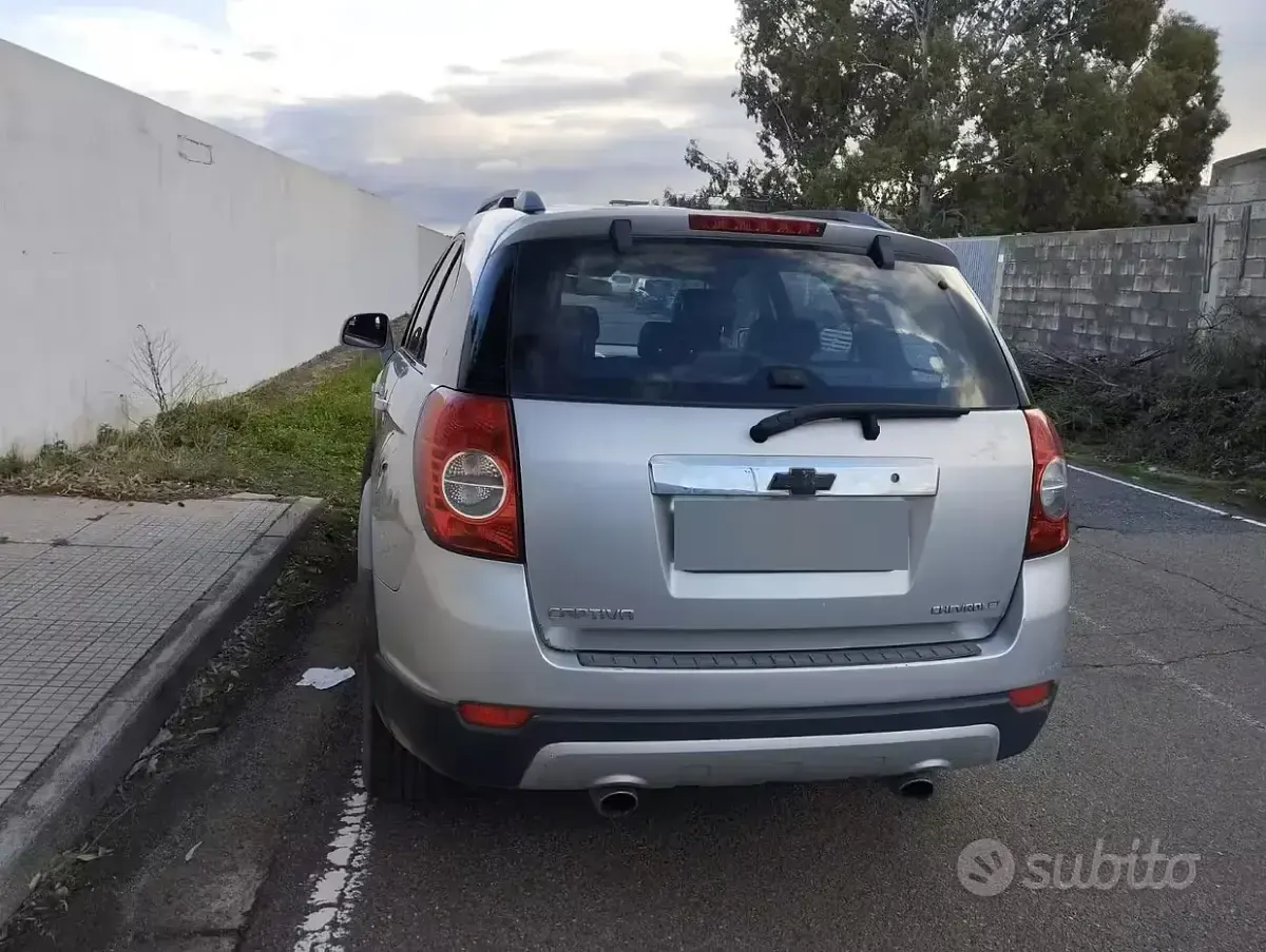 Usata Chevrolet Captiva 150 CV (110 kW) 2008 Grigio SUV