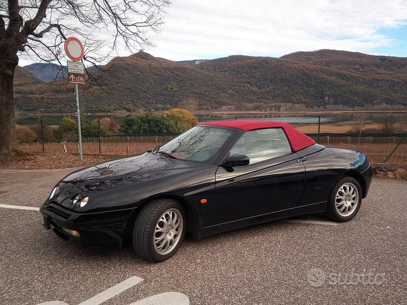 Usata Alfa Romeo Spider 155 CV (114 kW) 1999 Nero Cabrio