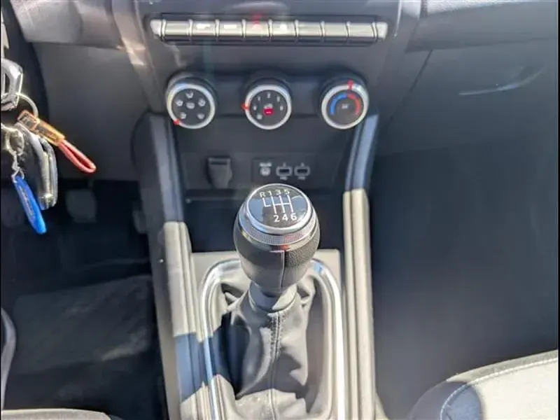 Usata Renault Captur Equilibre 100 CV (73 kW) 2023 Grigio chiaro SUV