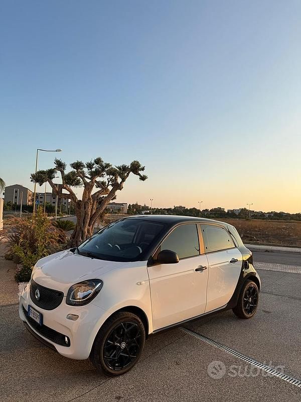 Bianco Usata 2018 Smart ForFour Utilitaria | 10.500 € (Buon prezzo) - Immagine 1/4