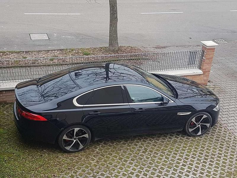 Usata Jaguar XF Prestige 179 CV (131 kW) 2017 Nero Berlina