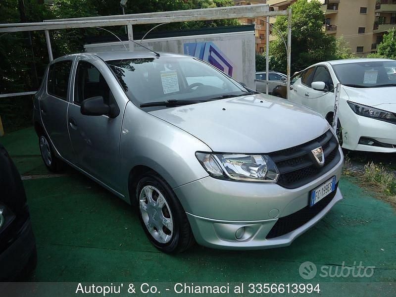 Usata Dacia Sandero Lauréate 75 CV (55 kW) 2016 Argento Berlina