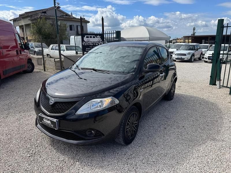Usata Lancia Ypsilon 69 CV (50 kW) 2021 Nero Utilitaria