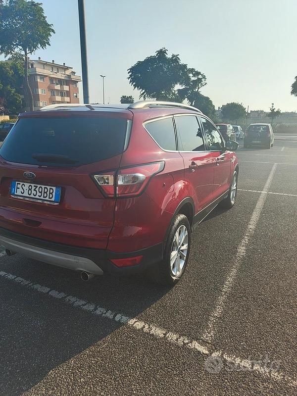 Usata Ford Kuga 120 CV (88 kW) 2018 Rosso SUV