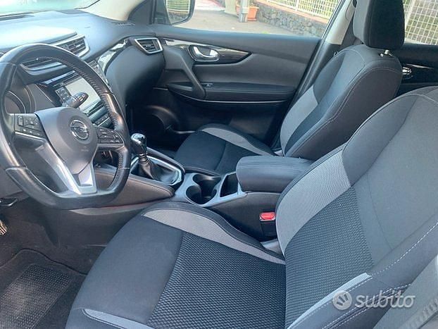 Usata Nissan Qashqai 131 CV (96 kW) 2018 Grigio SUV