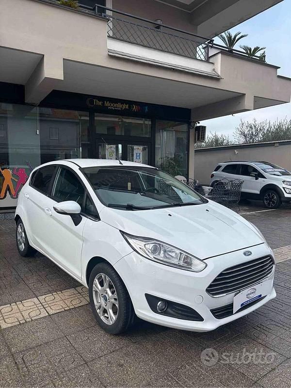 Usata Ford Fiesta 76 CV (55 kW) 2016 Bianco Berlina