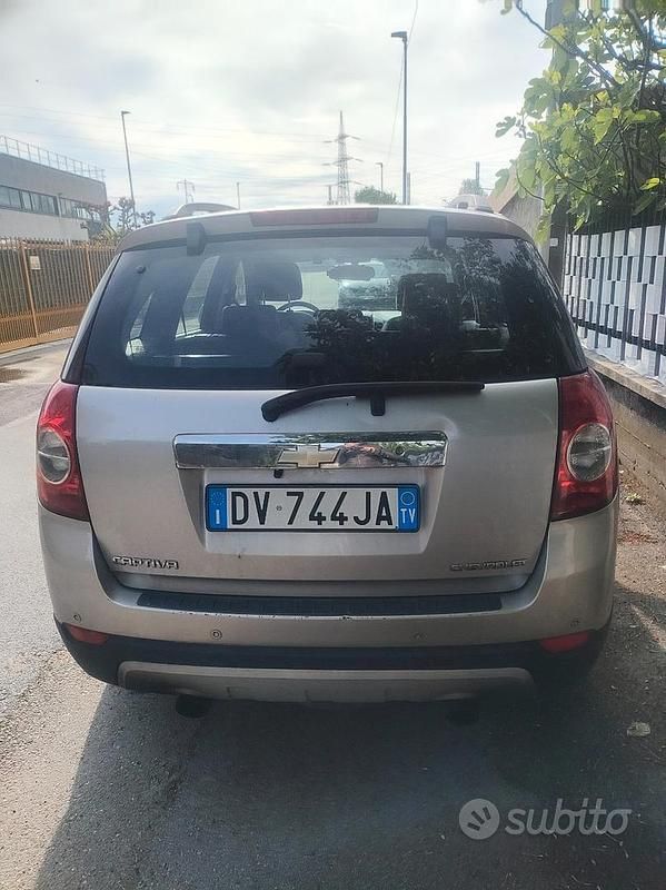 Usata Chevrolet Captiva LT 136 CV (100 kW) 2009 Grigio SUV
