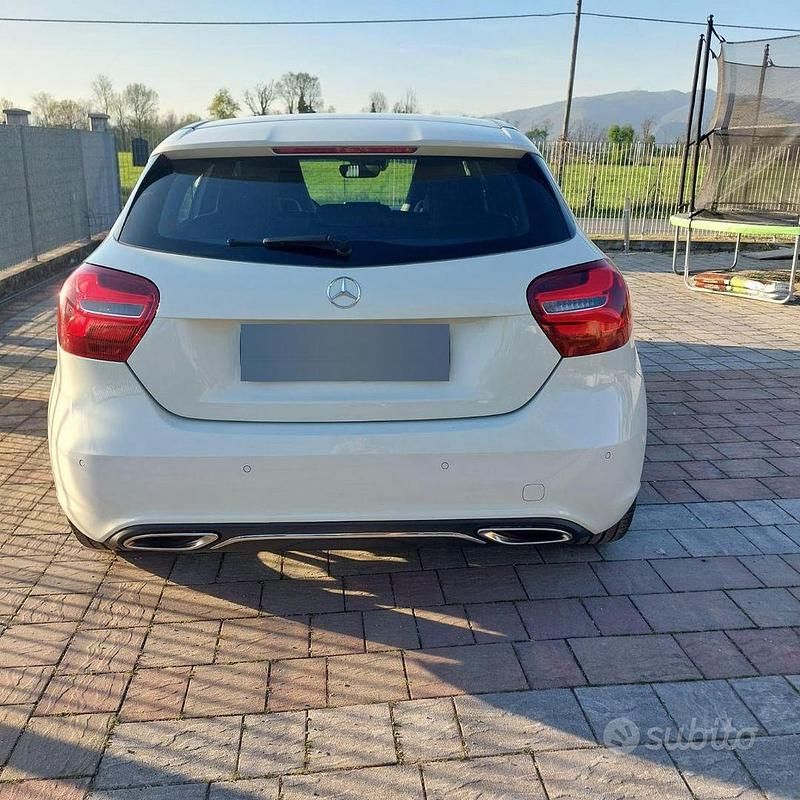 Usata Mercedes A180 109 CV (80 kW) 2015 Bianco Berlina