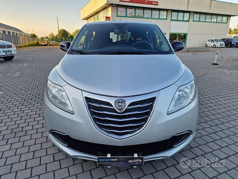 Argento(met.) Usata 2012 Lancia Ypsilon Platinum Due volumi | 6200 € (Buon prezzo) - Immagine 1/4