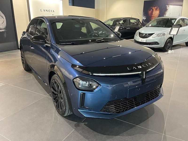 Usata Lancia Ypsilon 99 CV (72 kW) 2024 Blu Utilitaria