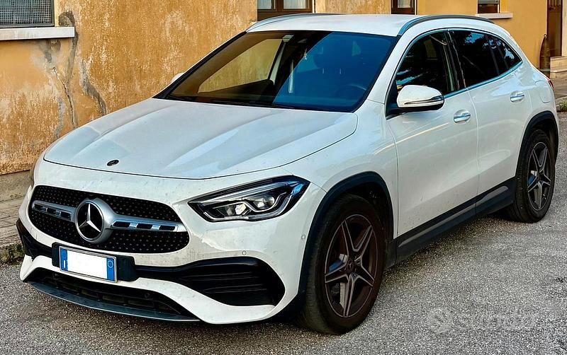 Bianco Usata 2023 Mercedes GLA200 SUV | 35.000 € (Ottimo prezzo) - Immagine 1/4