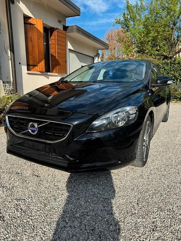 Usata Volvo V40 Kinetic 114 CV (83 kW) 2015 Nero Berlina