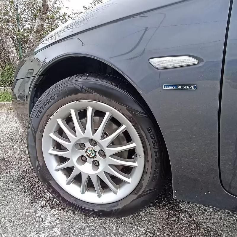 Usata Alfa Romeo 156 Distinctive 116 CV (85 kW) 2004 Grigio Berlina