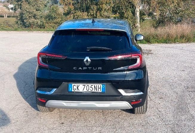 Usata Renault Captur Intens 101 CV (74 kW) 2022 Nero SUV