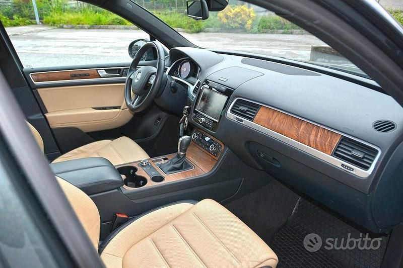 Usata VW Touareg 245 CV (180 kW) 2014 Grigio SUV