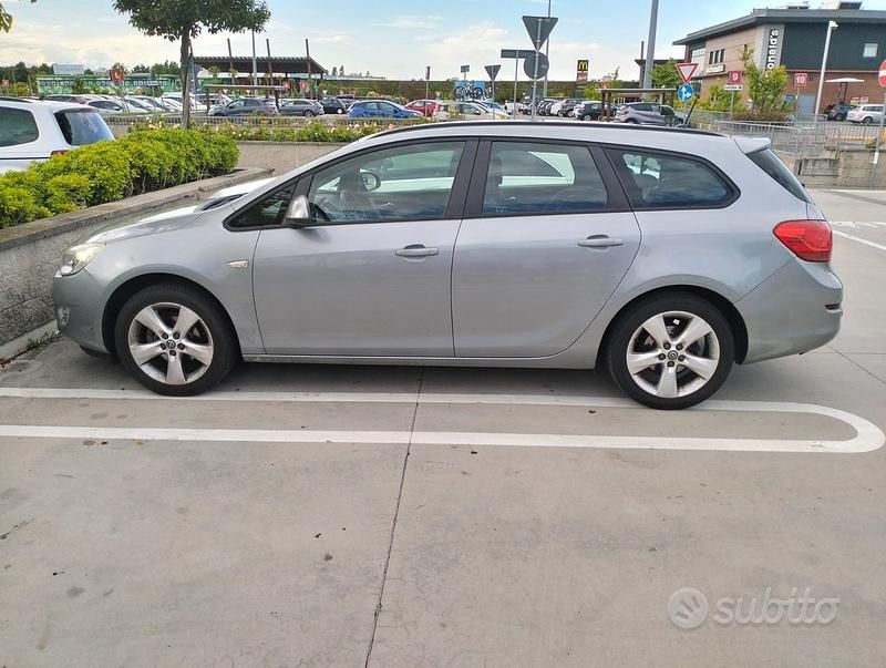Usata Opel Astra 2010 Grigio Station wagon