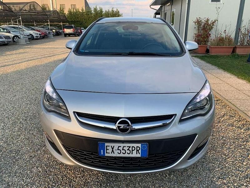 Usata Opel Astra Cosmo 110 CV (80 kW) 2014 Argento Station wagon