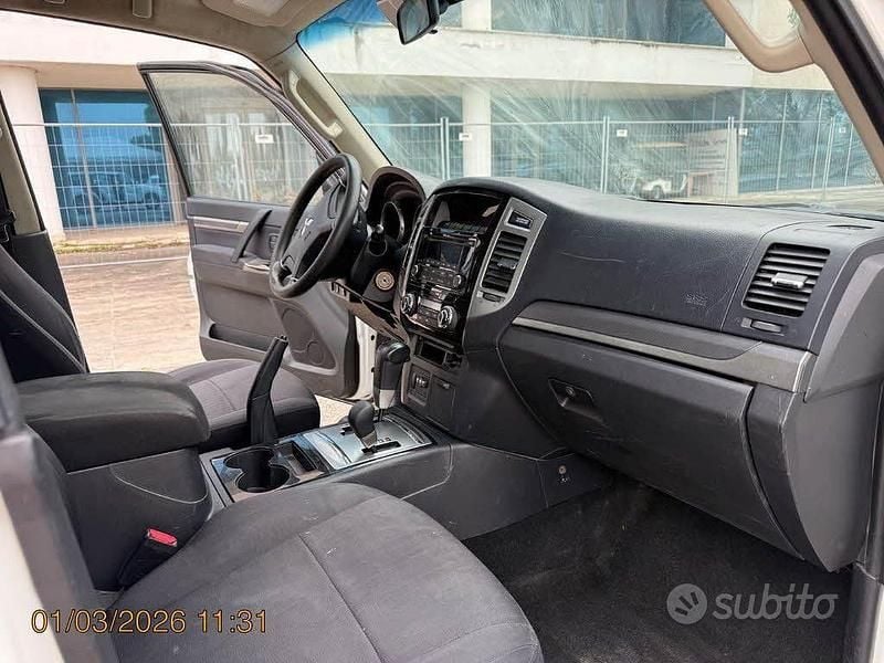 Usata Mitsubishi Pajero Intense 190 CV (139 kW) 2016 Bianco SUV