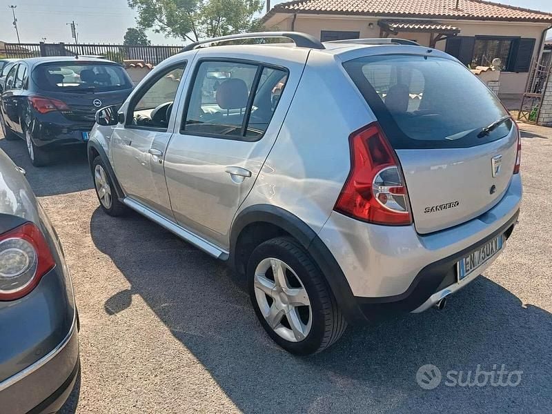 Usata Dacia Sandero 75 CV (55 kW) 2012 Grigio Berlina