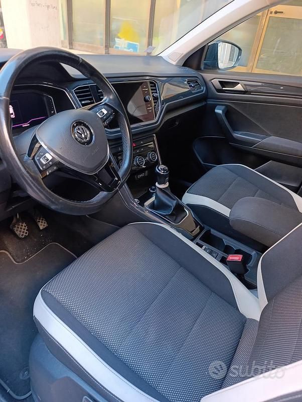Usata VW T-Roc Advance 116 CV (85 kW) 2019 Marrone SUV