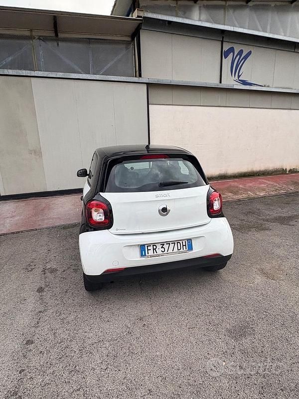 Begagnad Smart ForFour Prime 71 HK (52 kW) 2018 Vit Halvkombi