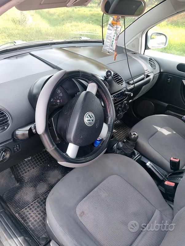 Usata VW New Beetle 101 CV (74 kW) 2003 Grigio Utilitaria