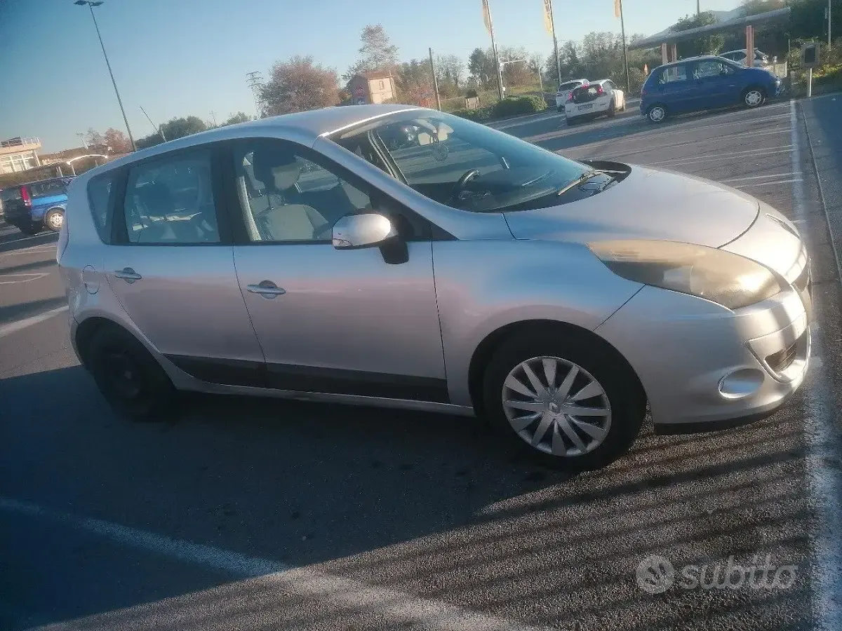 Usata Renault Scenic E-Tech 2010 Grigio Berlina