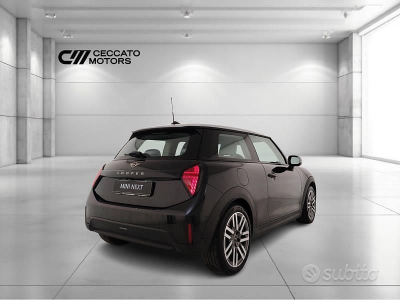 Usata Mini Cooper Classic 156 CV (114 kW) 2024 Nero Utilitaria