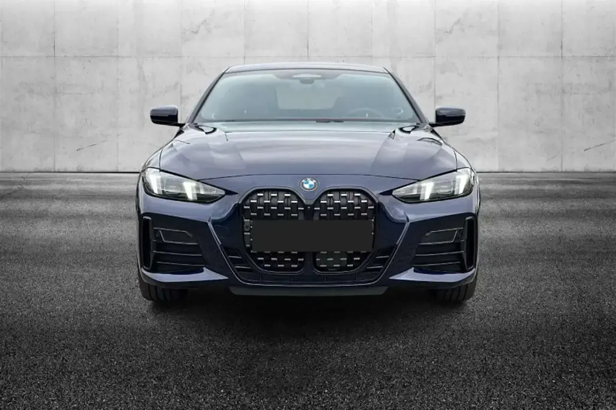Usata BMW 420 Coupé M Sport 184 CV (135 kW) 2025 Blu/azzurro Coupé