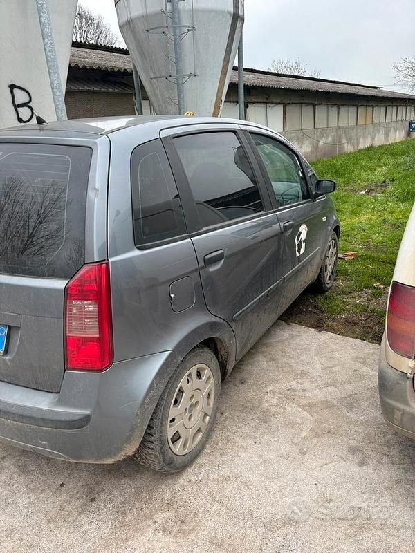 Usata Fiat Idea 95 CV (69 kW) 2004 Grigio Monovolume