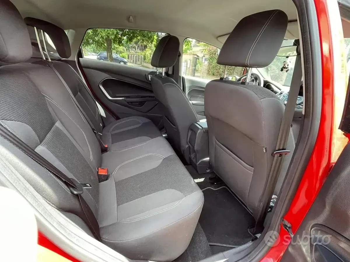 Usata Ford Fiesta 75 CV (55 kW) 2016 Rosso Utilitaria