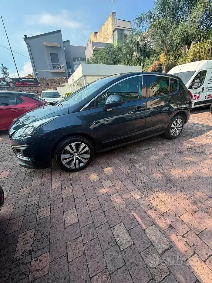 Usata Peugeot 3008 Active 115 CV (84 kW) 2015 Bluazzurro Station wagon