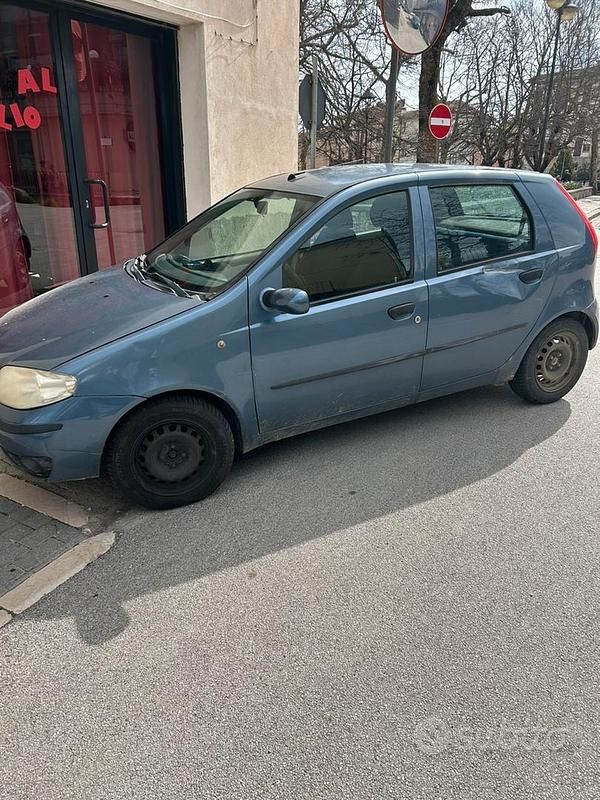 Usata Fiat Punto 75 CV (55 kW) 2004 Blu Utilitaria