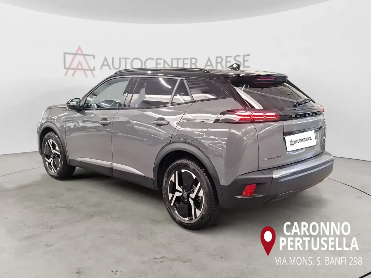 Begagnad Peugeot e-2008 GT 61 kW (84 HK) 2024 Grå SUV