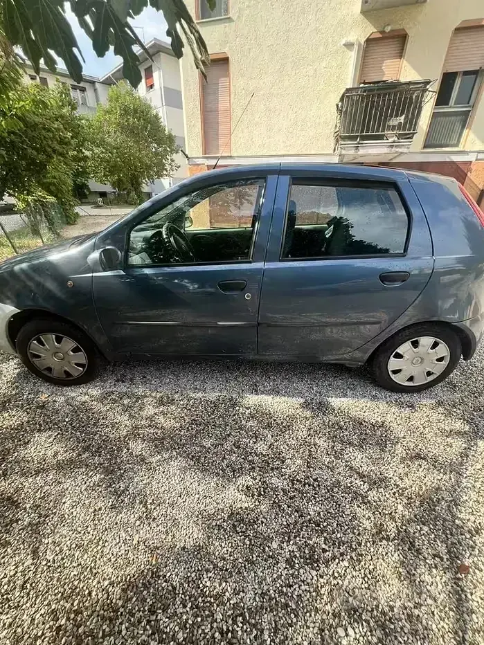 Usata Fiat Punto 60 CV (44 kW) 2004 Bluazzurro Utilitaria