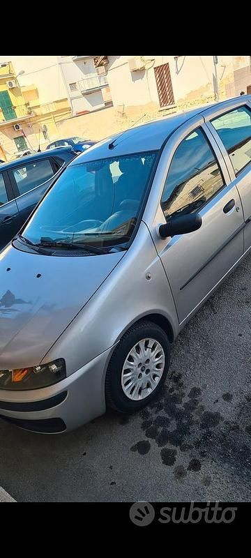 Grigio Usata 2001 Fiat Punto Tre volumi | 1300 € (Buon prezzo) - Immagine 1/4