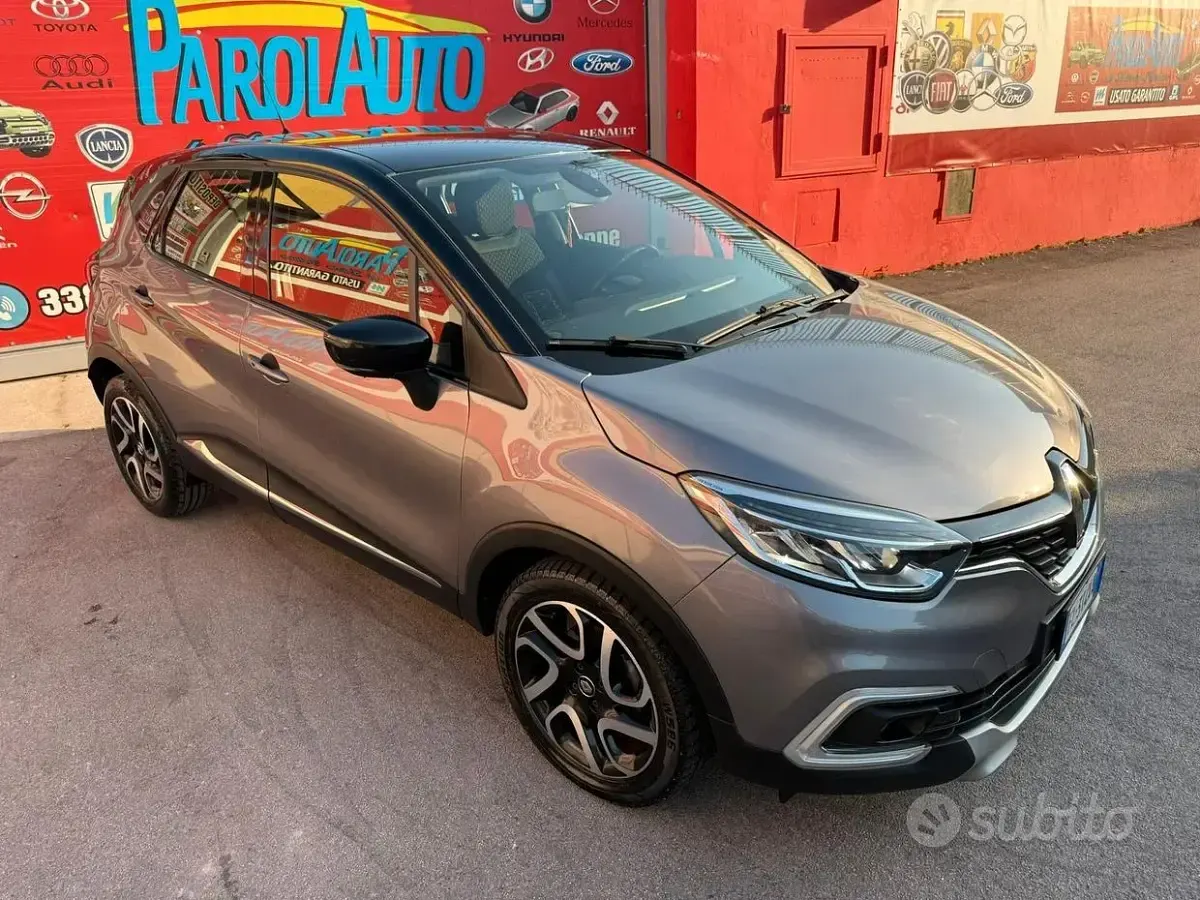 Usata Renault Captur Initiale Paris 110 CV (80 kW) 2017 Grigio SUV